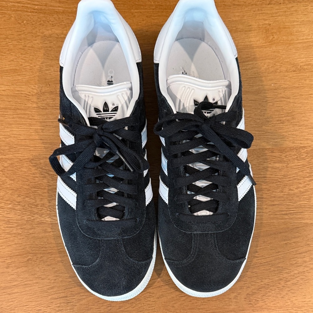 Adidas Women's Athletic Shoes ADDIDAS GAZELLE. Size 5.  Black Suede